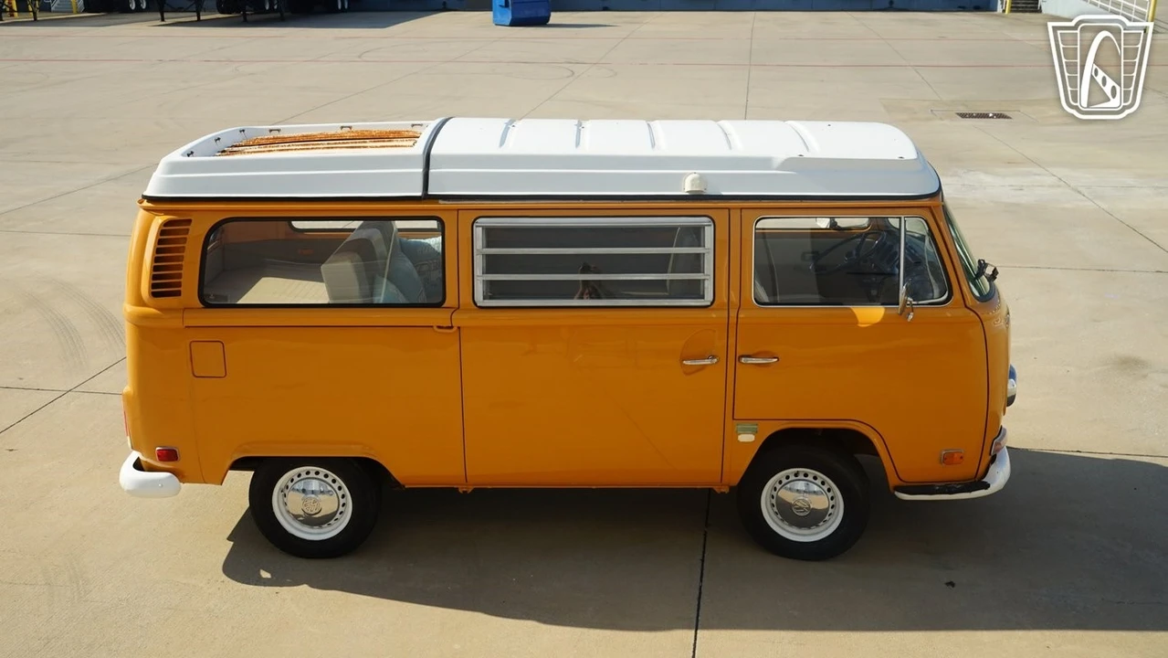1972 Volkswagen Bay-Window Bus - Image 21 of 21