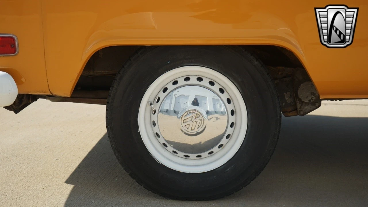 1972 Volkswagen Bay-Window Bus - Image 12 of 12
