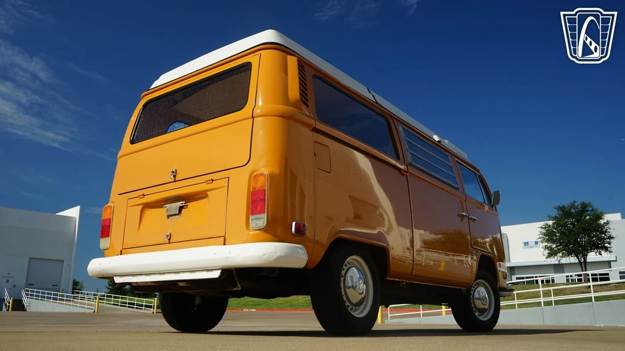 1972 Volkswagen Bay-Window Bus - Image 20 of 21
