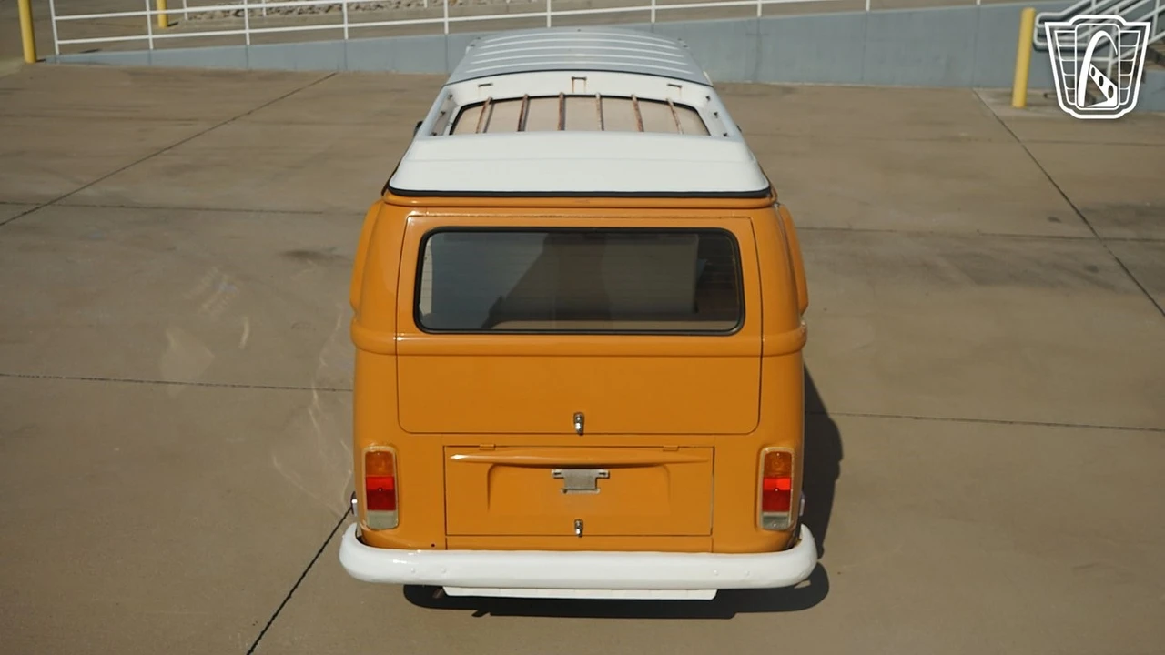 1972 Volkswagen Bay-Window Bus - Image 15 of 21