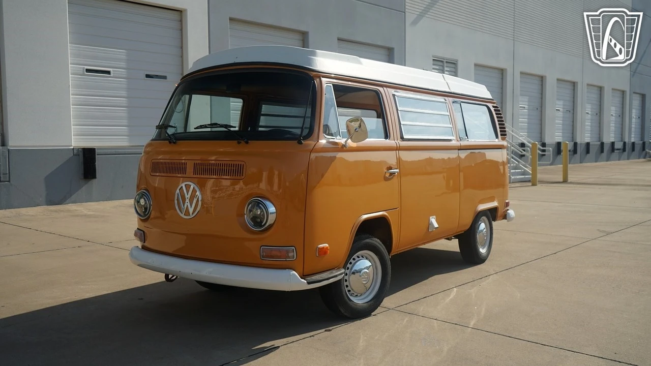 1972 Volkswagen Bay-Window Bus - Image 7 of 21