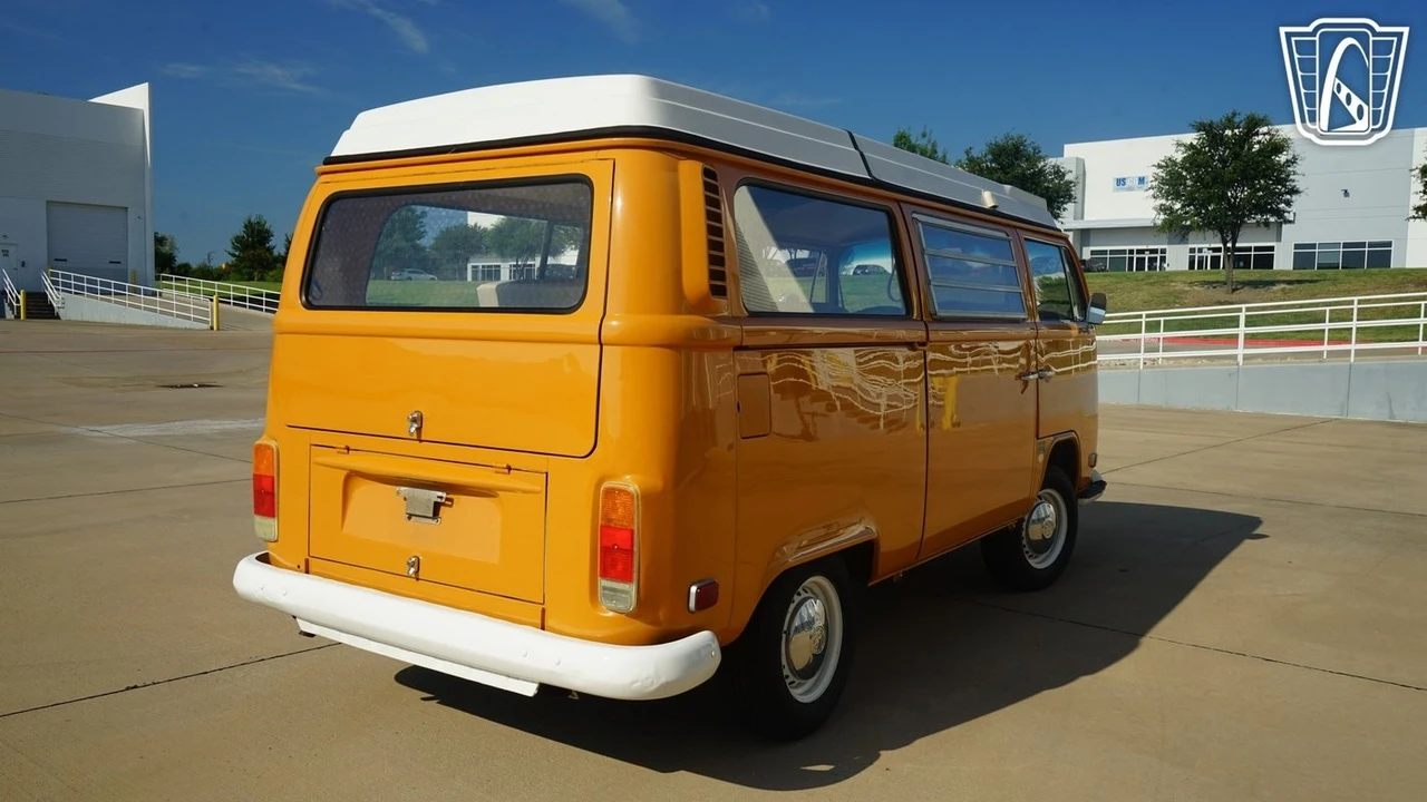 1972 Volkswagen Bay-Window Bus - Image 19 of 21