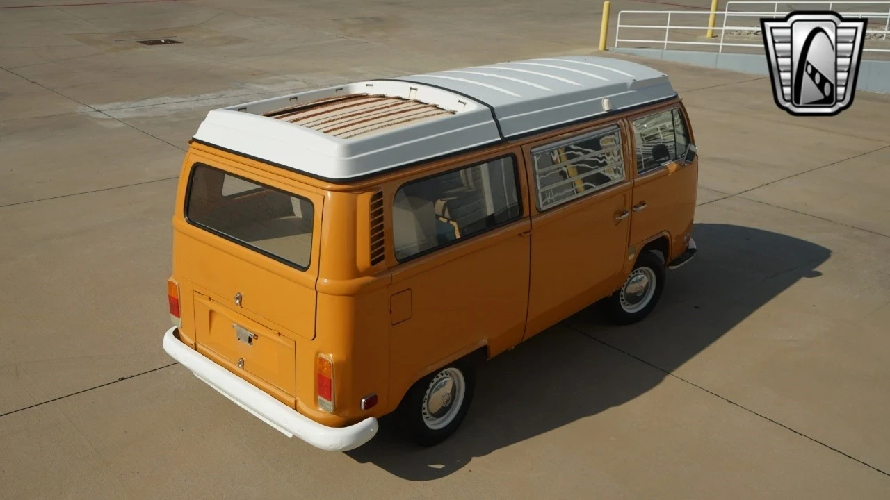 1972 Volkswagen Bay-Window Bus - Image 7 of 12