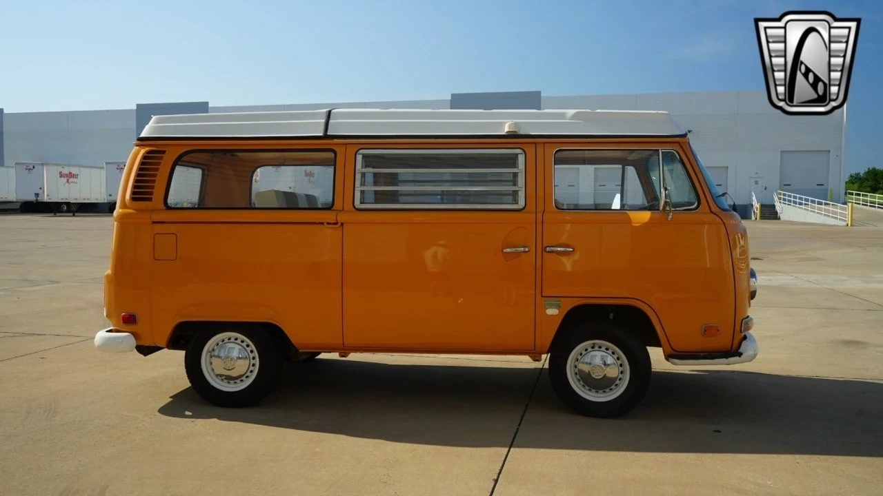 1972 Volkswagen Bay-Window Bus - Image 8 of 12