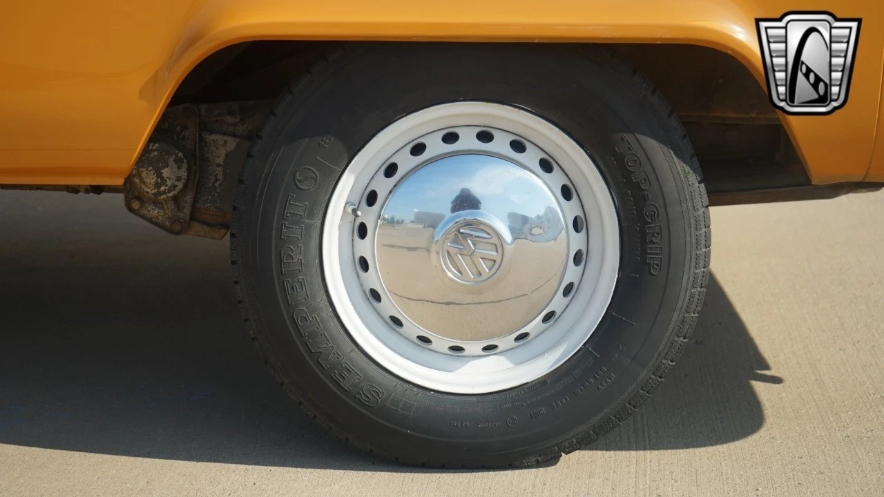 1972 Volkswagen Bay-Window Bus - Image 11 of 12