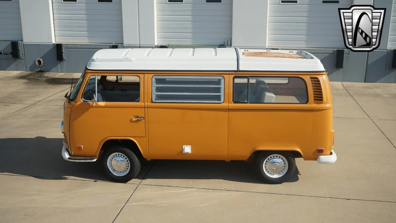 1972 Volkswagen Bay-Window Bus - Image 4 of 12