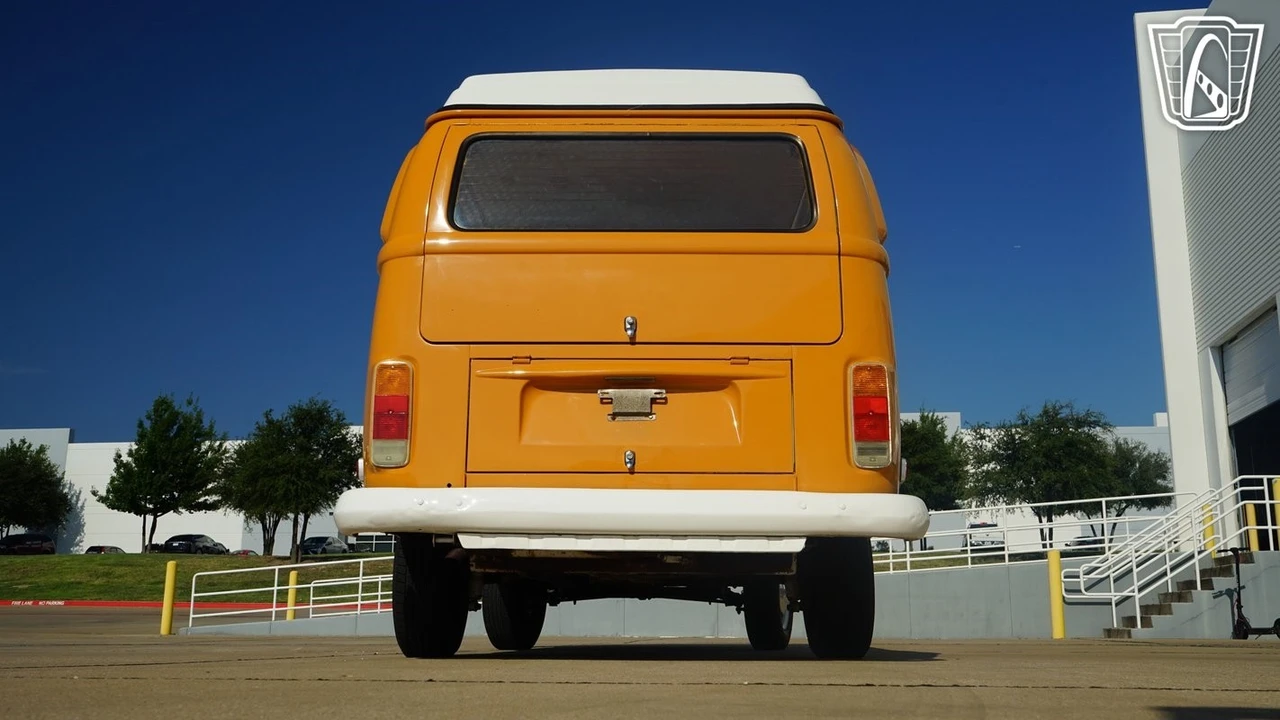 1972 Volkswagen Bay-Window Bus - Image 17 of 21