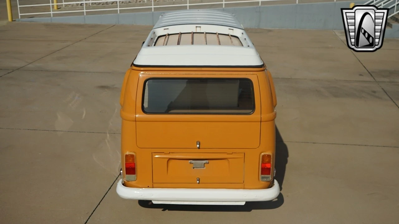 1972 Volkswagen Bay-Window Bus - Image 5 of 12