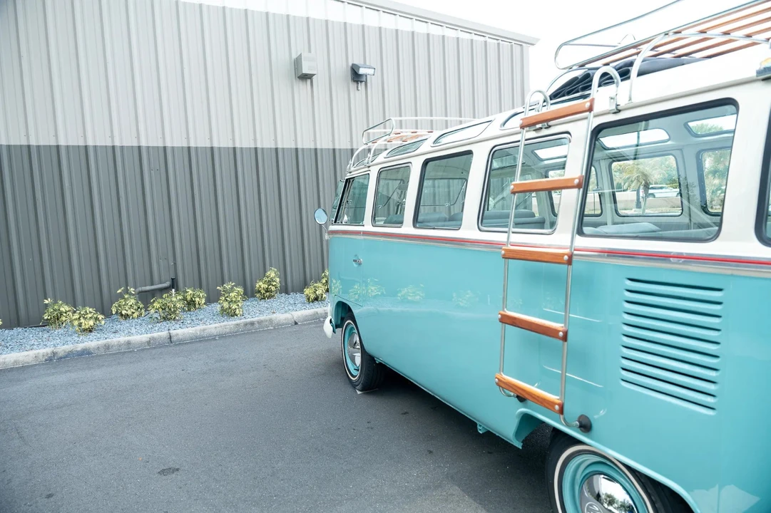 1972 Volkswagen Bay-Window Bus - Image 10 of 31