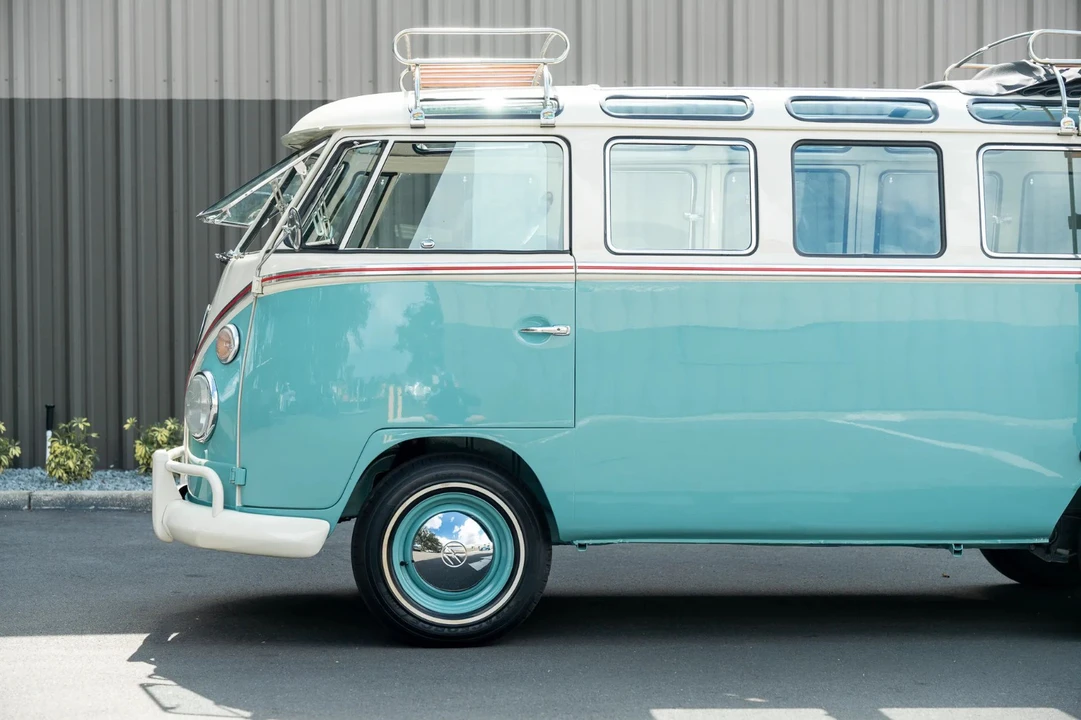 1972 Volkswagen Bay-Window Bus - Image 5 of 31