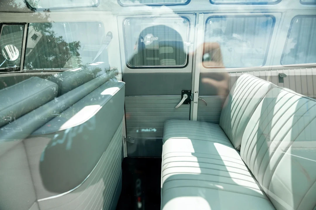 1972 Volkswagen Bay-Window Bus - Image 28 of 31