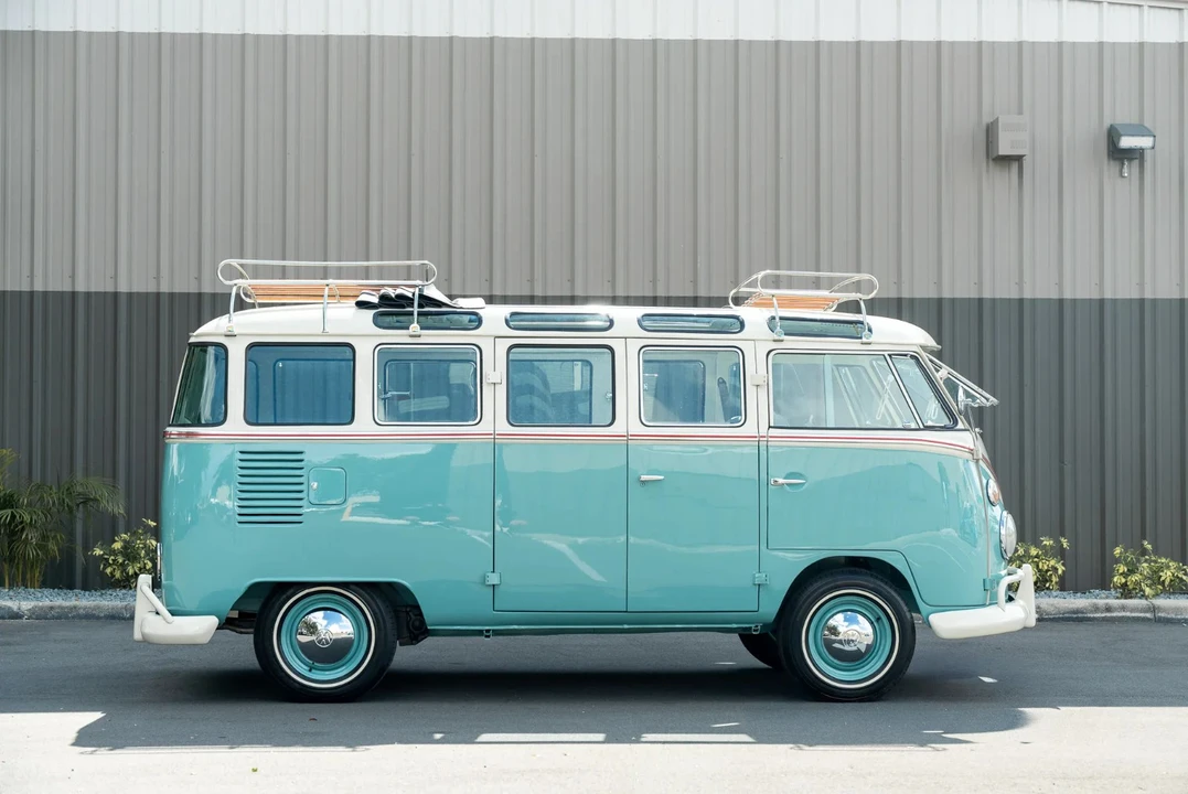 1972 Volkswagen Bay-Window Bus - Image 12 of 31