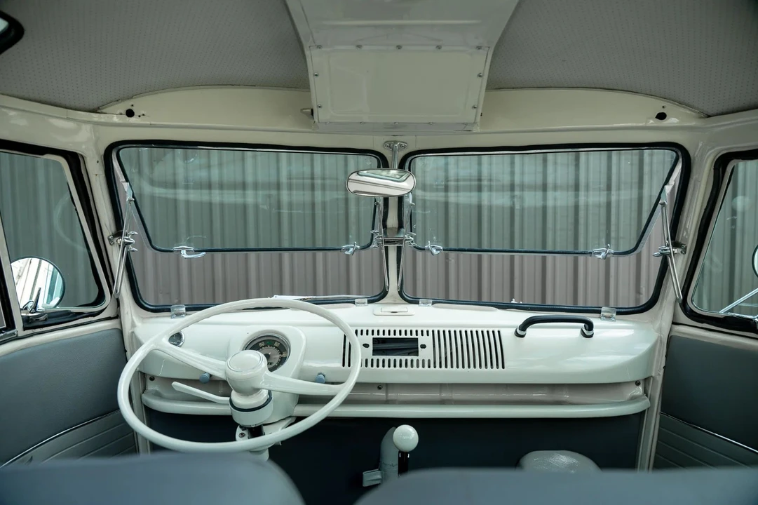 1972 Volkswagen Bay-Window Bus - Image 19 of 31