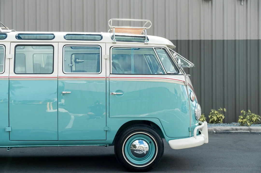 1972 Volkswagen Bay-Window Bus - Image 14 of 31