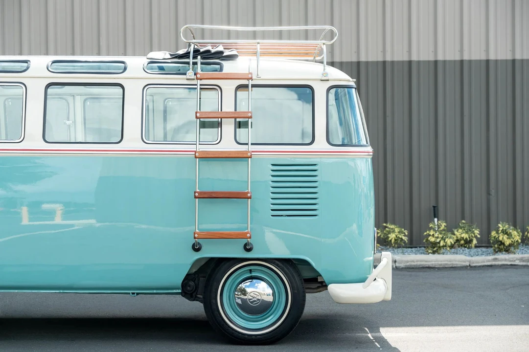 1972 Volkswagen Bay-Window Bus - Image 6 of 31