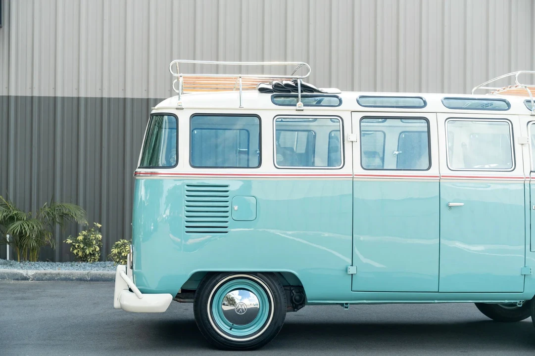 1972 Volkswagen Bay-Window Bus - Image 13 of 31