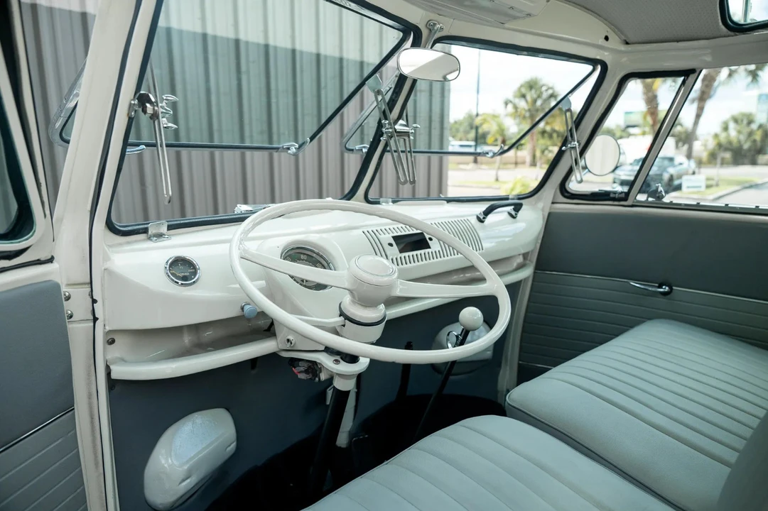1972 Volkswagen Bay-Window Bus - Image 20 of 31