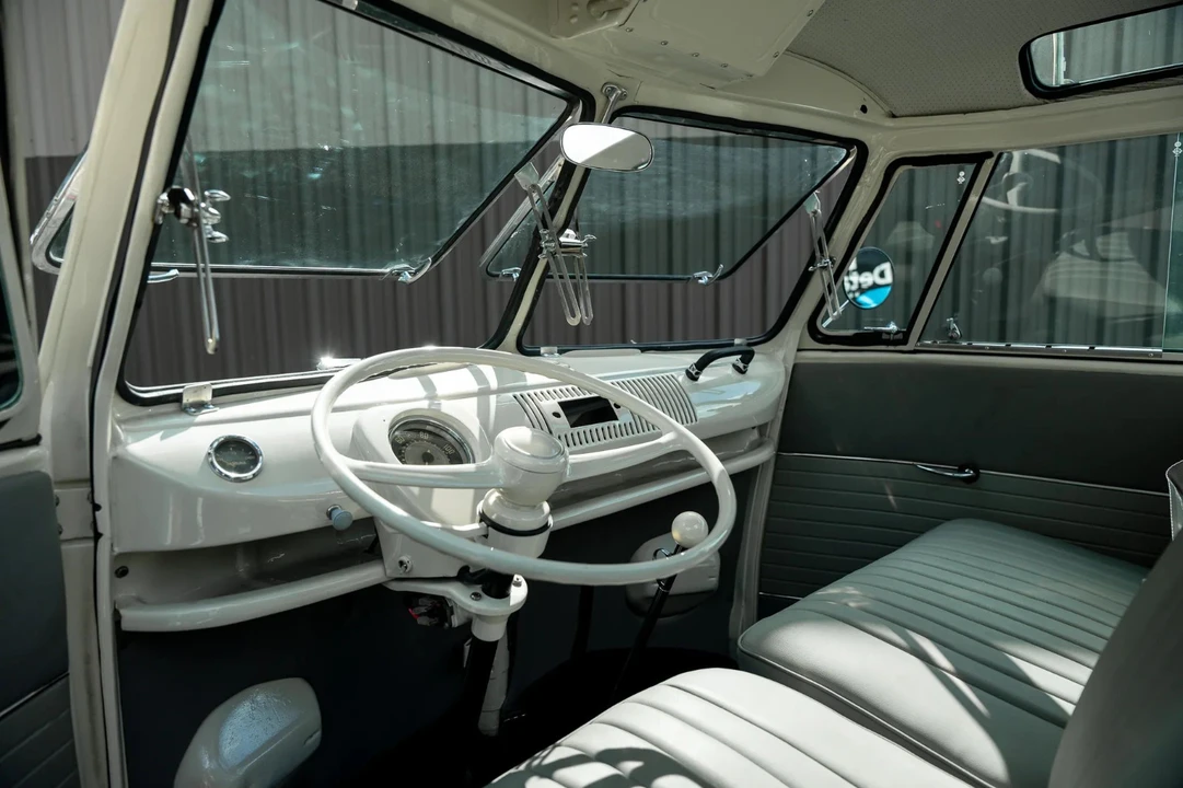 1972 Volkswagen Bay-Window Bus - Image 17 of 31