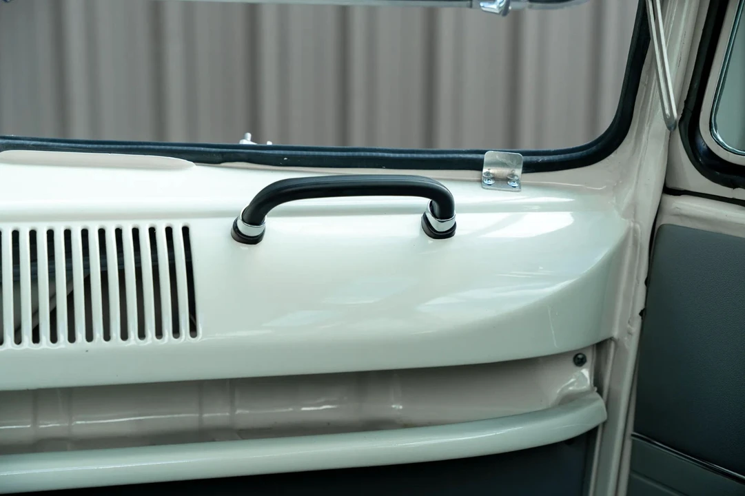 1972 Volkswagen Bay-Window Bus - Image 23 of 31