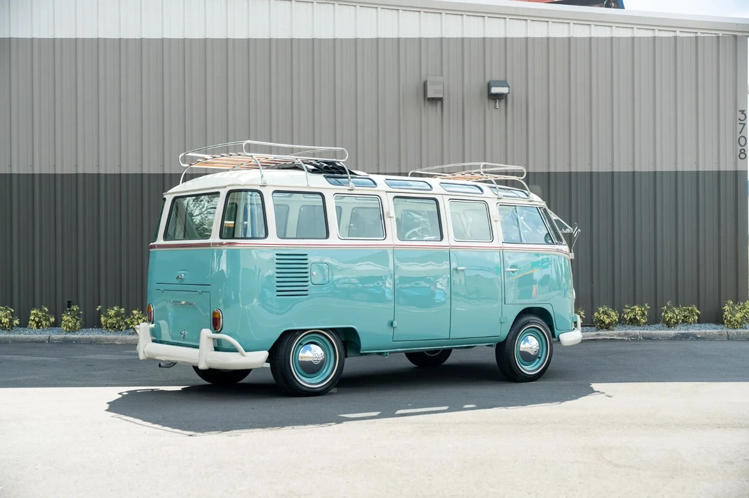 1972 Volkswagen Bay-Window Bus - Image 9 of 31