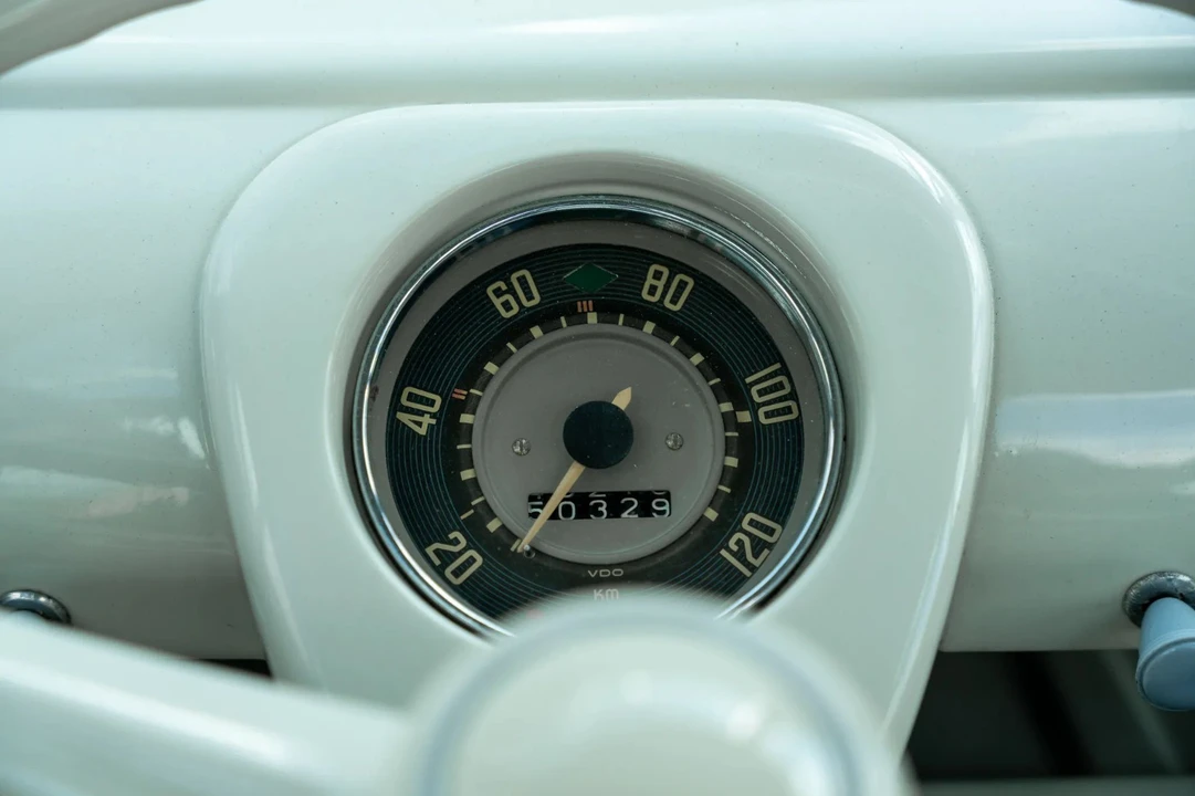 1972 Volkswagen Bay-Window Bus - Image 26 of 31