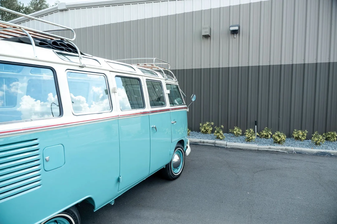 1972 Volkswagen Bay-Window Bus - Image 11 of 31