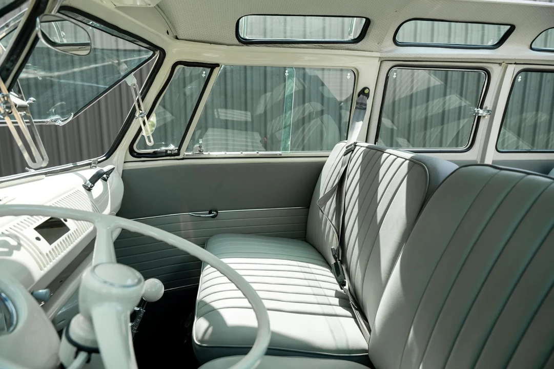1972 Volkswagen Bay-Window Bus - Image 16 of 31