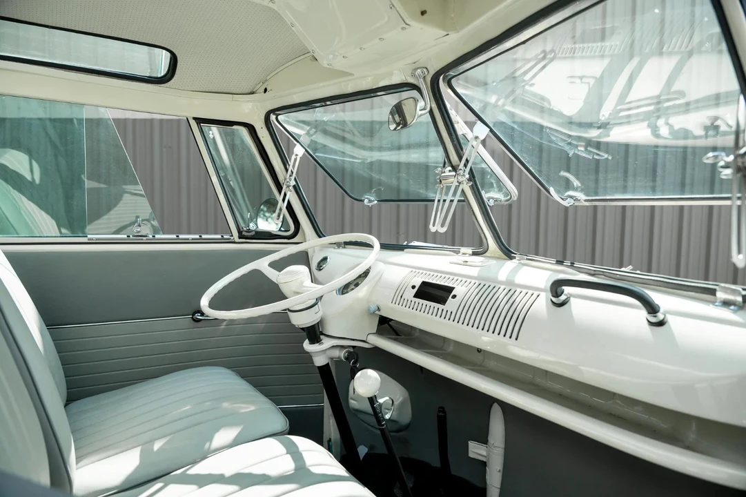 1972 Volkswagen Bay-Window Bus - Image 30 of 31