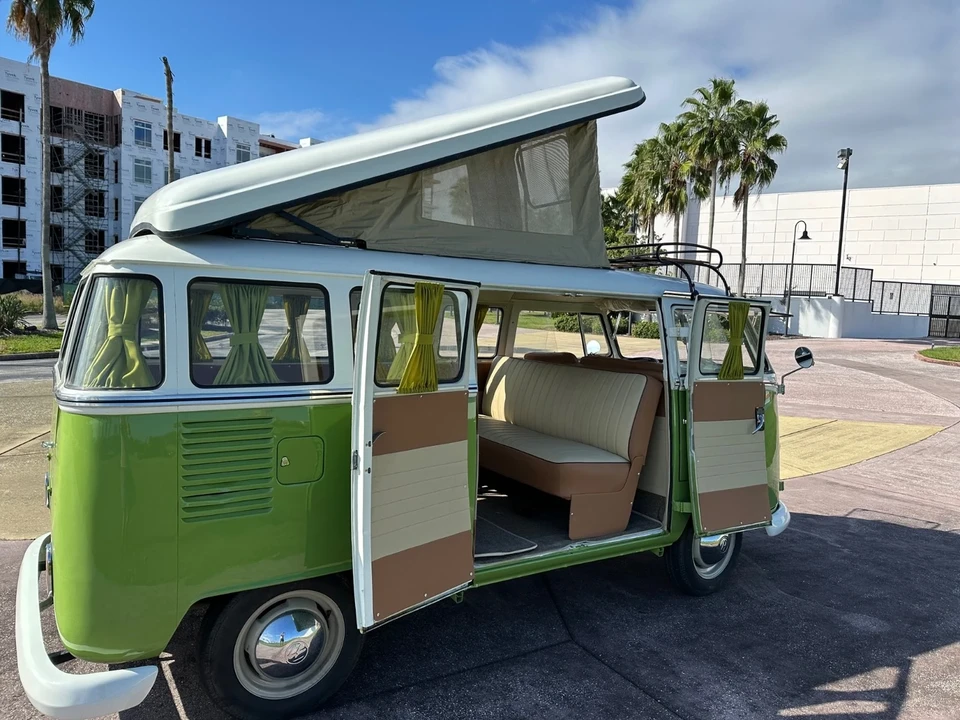 1972 Volkswagen Bay-Window Bus - Image 18 of 21