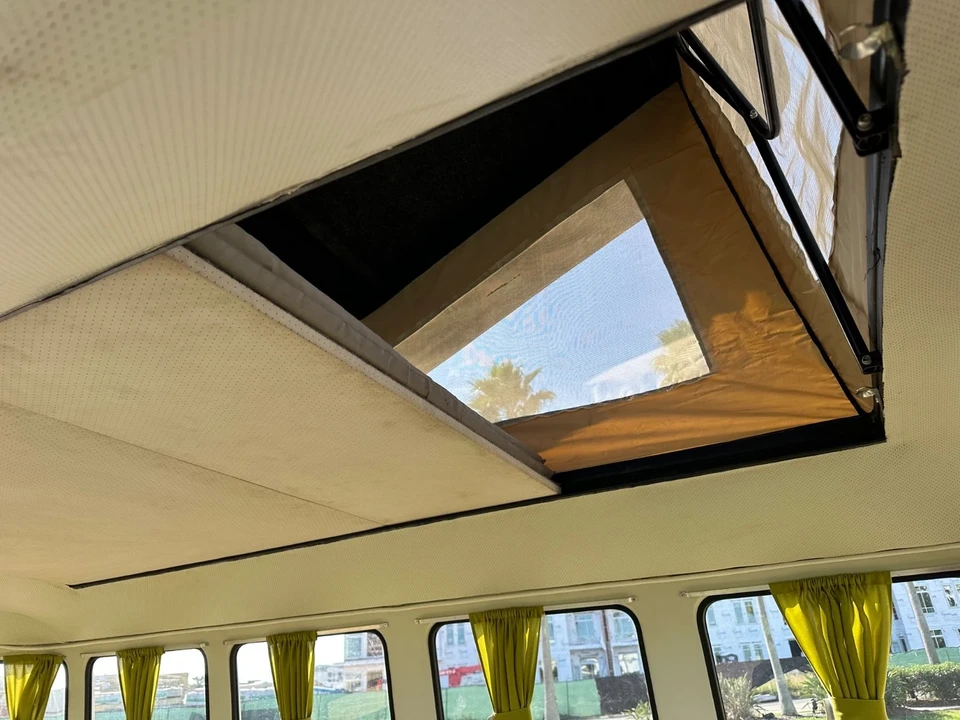 1972 Volkswagen Bay-Window Bus - Image 21 of 21
