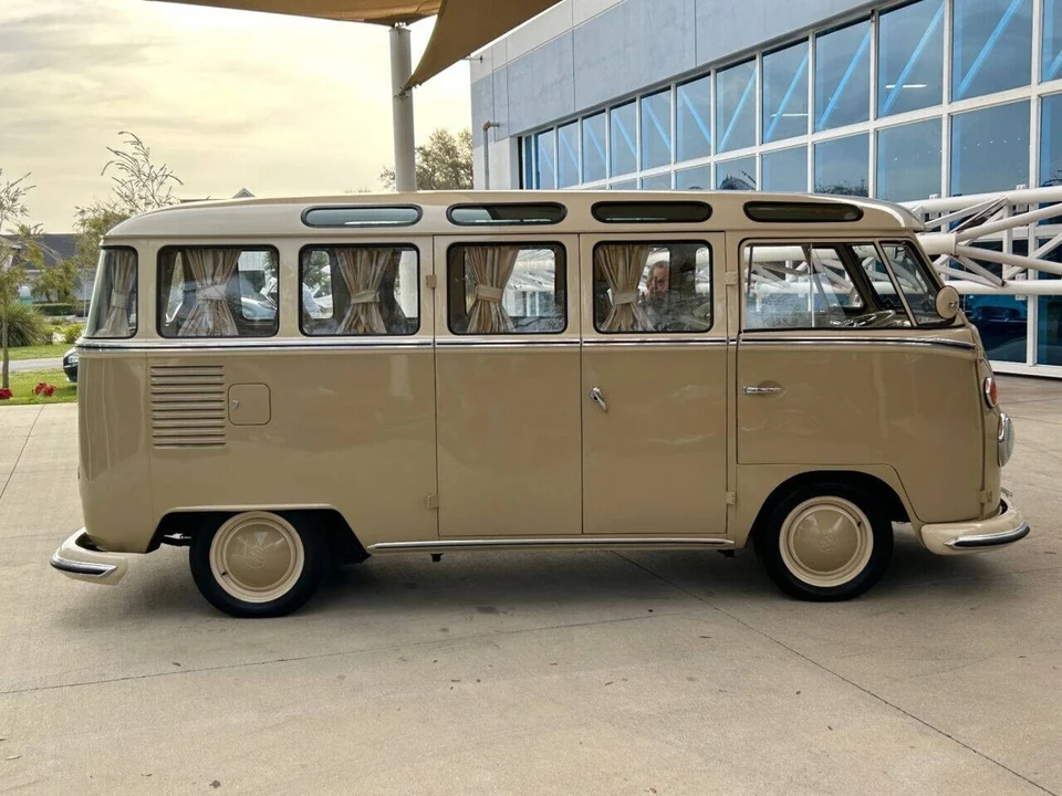 1972 Volkswagen Bay-Window Bus - Image 4 of 21