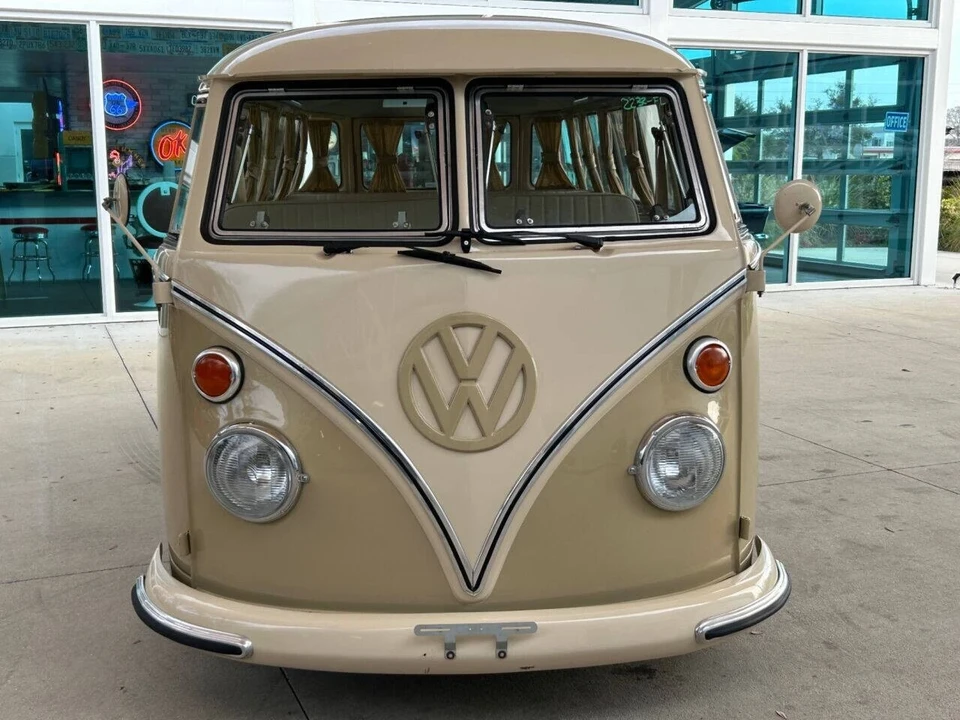 1972 Volkswagen Bay-Window Bus - Image 2 of 21