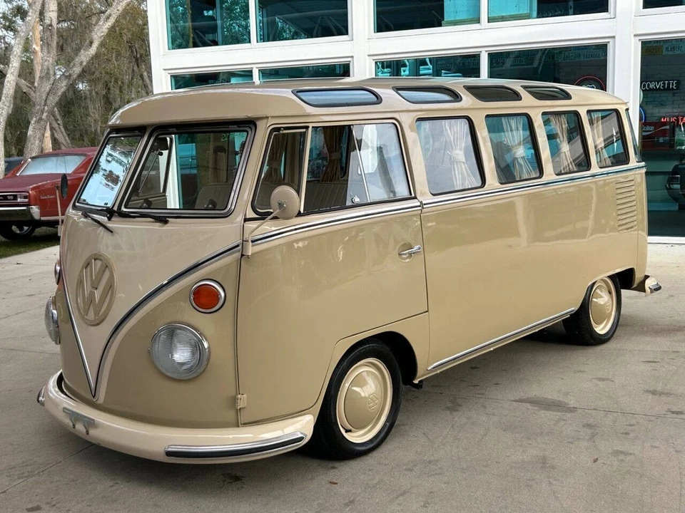 1972 Volkswagen Bay-Window Bus - Image 10 of 21