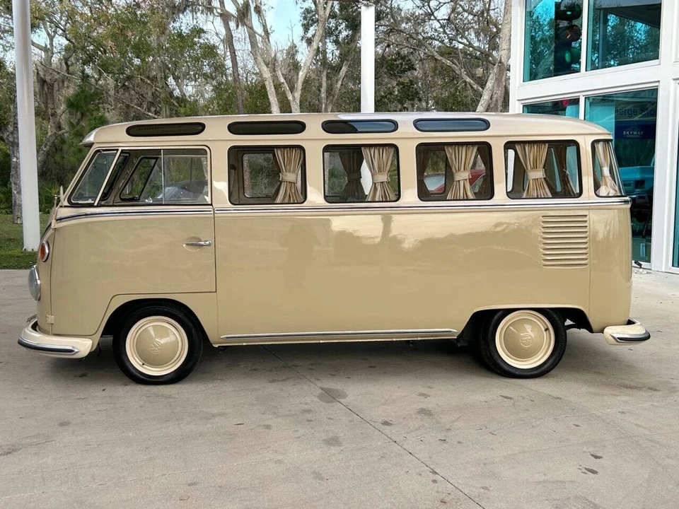 1972 Volkswagen Bay-Window Bus - Image 9 of 21