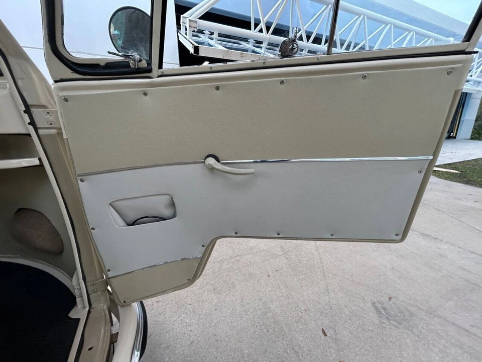 1972 Volkswagen Bay-Window Bus - Image 20 of 21