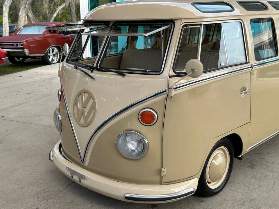 1972 Volkswagen Bay-Window Bus - Image 13 of 21