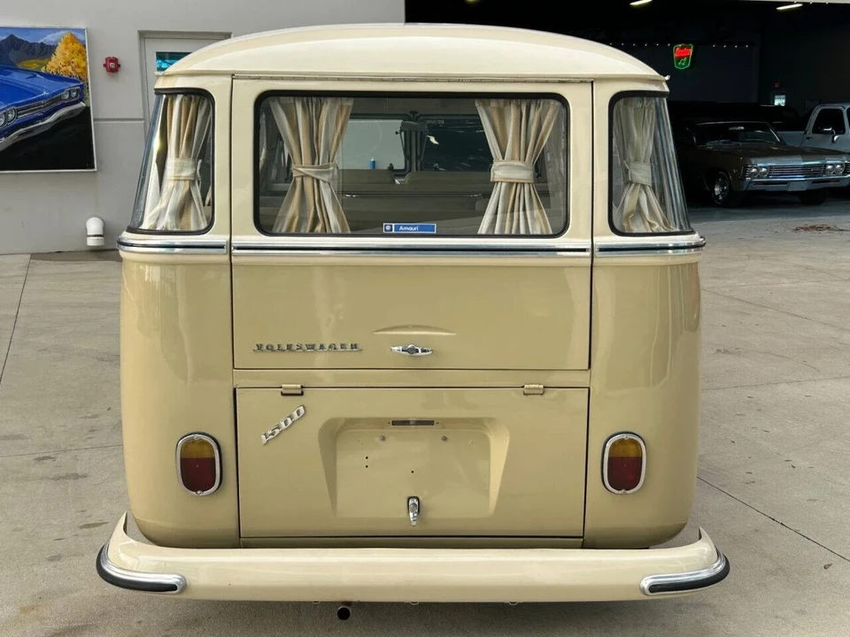 1972 Volkswagen Bay-Window Bus - Image 6 of 21
