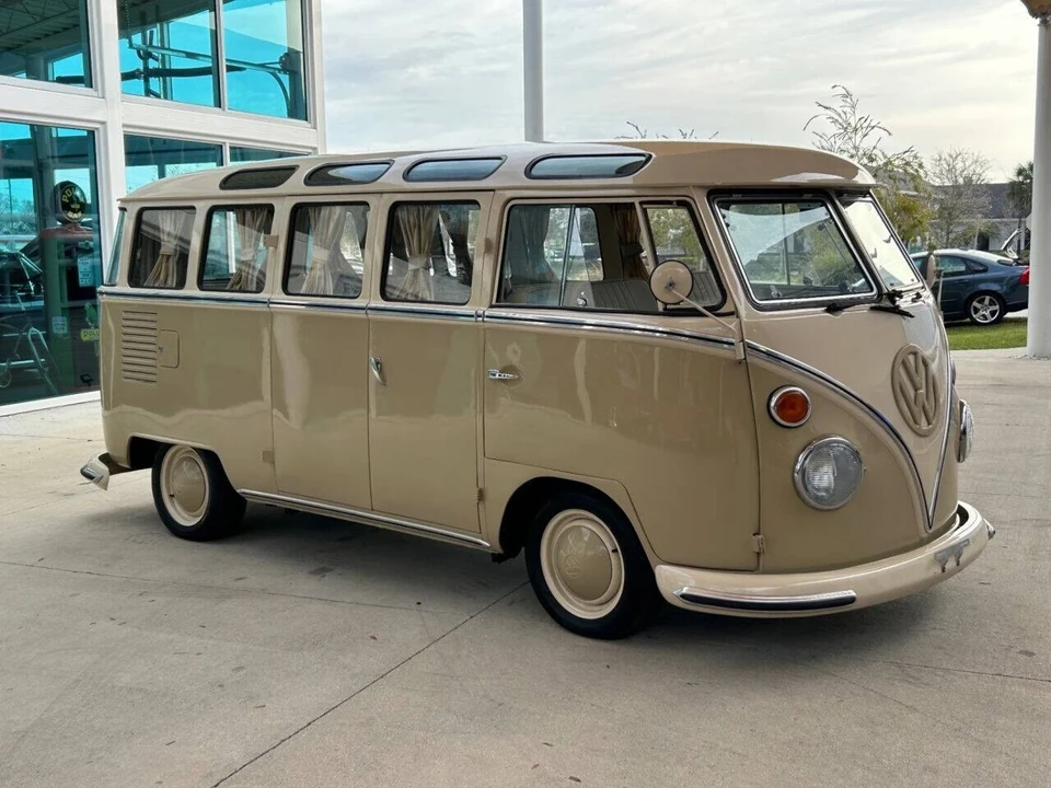 1972 Volkswagen Bay-Window Bus - Image 3 of 21