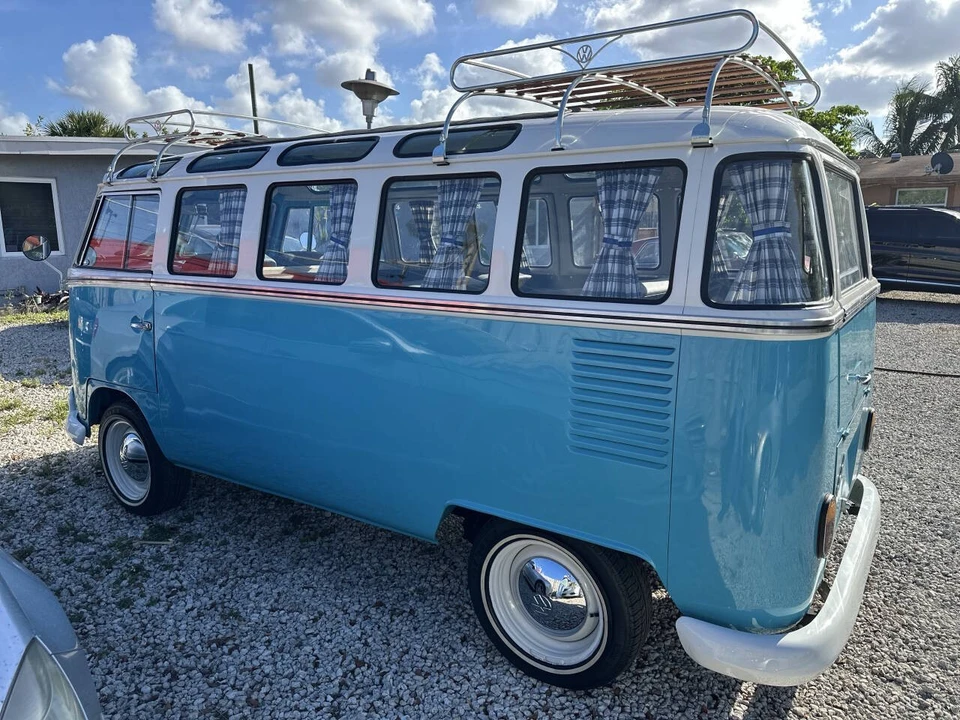 1972 Volkswagen Bay-Window Bus - Image 2 of 20