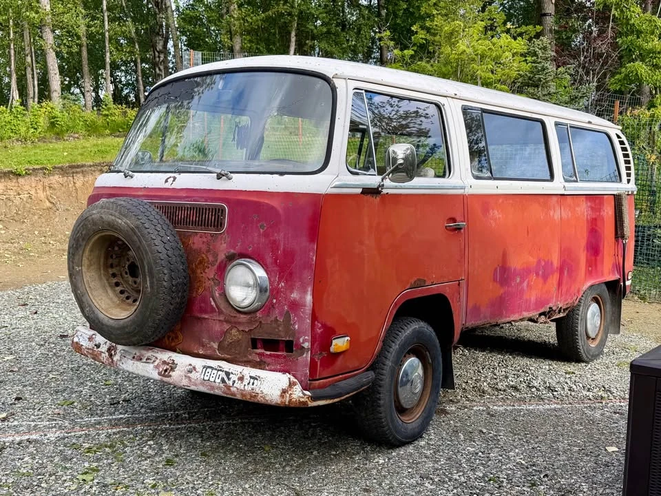 1972 Volkswagen Bay-Window Bus - Image 2 of 10