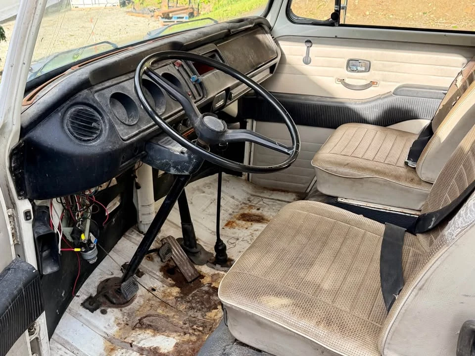 1972 Volkswagen Bay-Window Bus - Image 5 of 10
