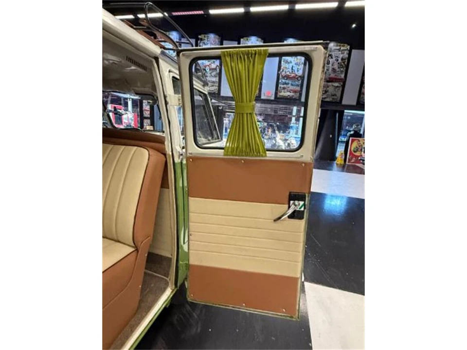 1972 Volkswagen Bay-Window Bus - Image 5 of 21