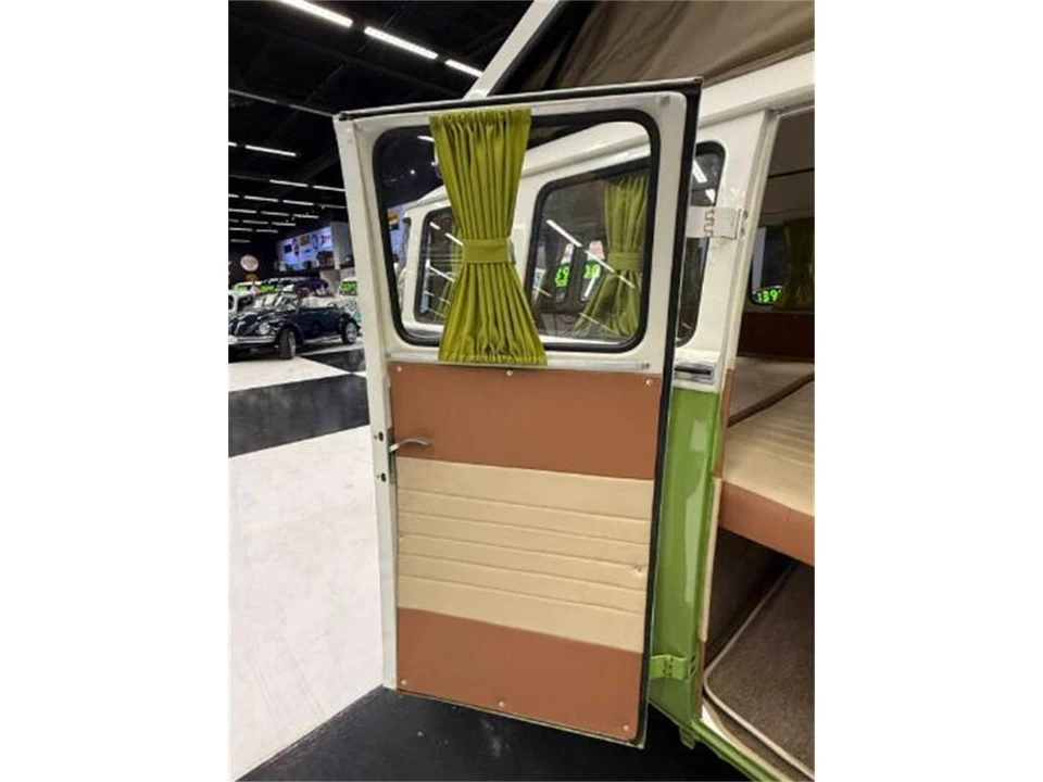 1972 Volkswagen Bay-Window Bus - Image 3 of 21