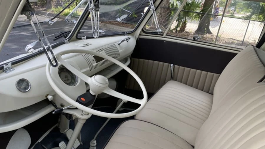 1972 Volkswagen Bay-Window Bus - Image 5 of 19