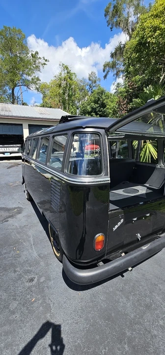 1972 Volkswagen Bay-Window Bus - Image 9 of 21
