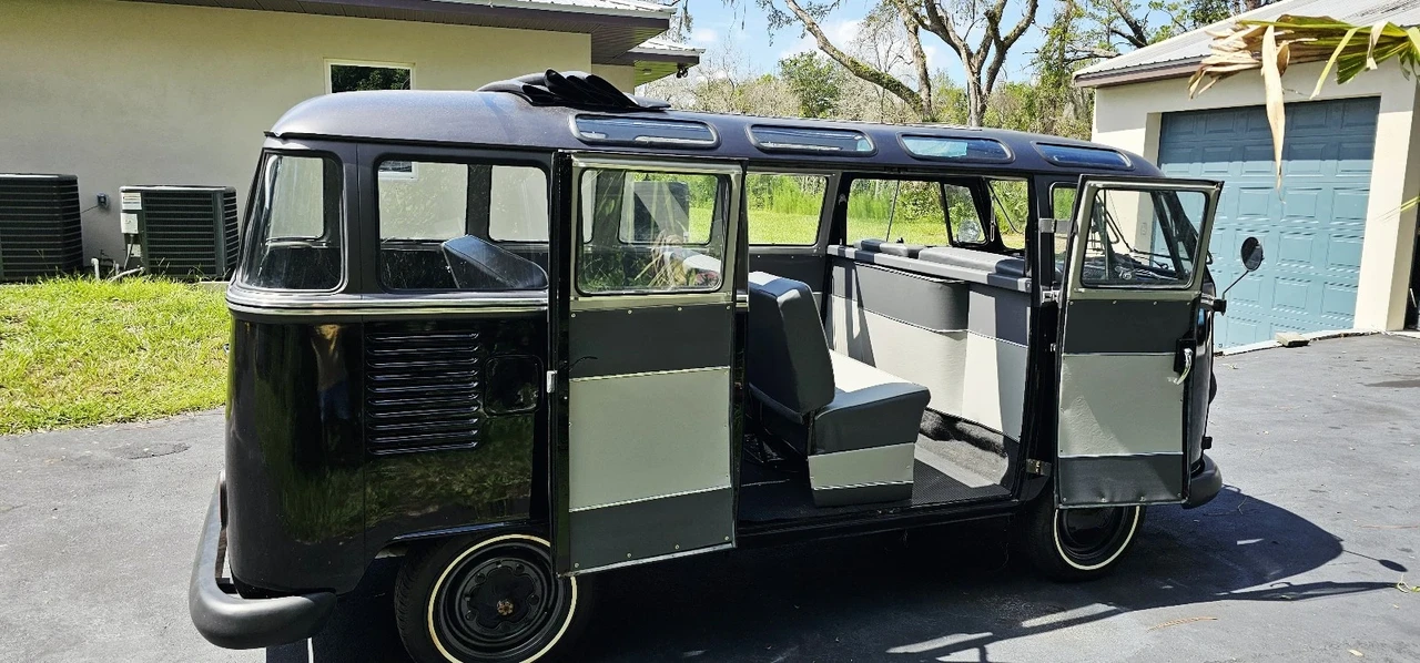 1972 Volkswagen Bay-Window Bus - Image 16 of 21