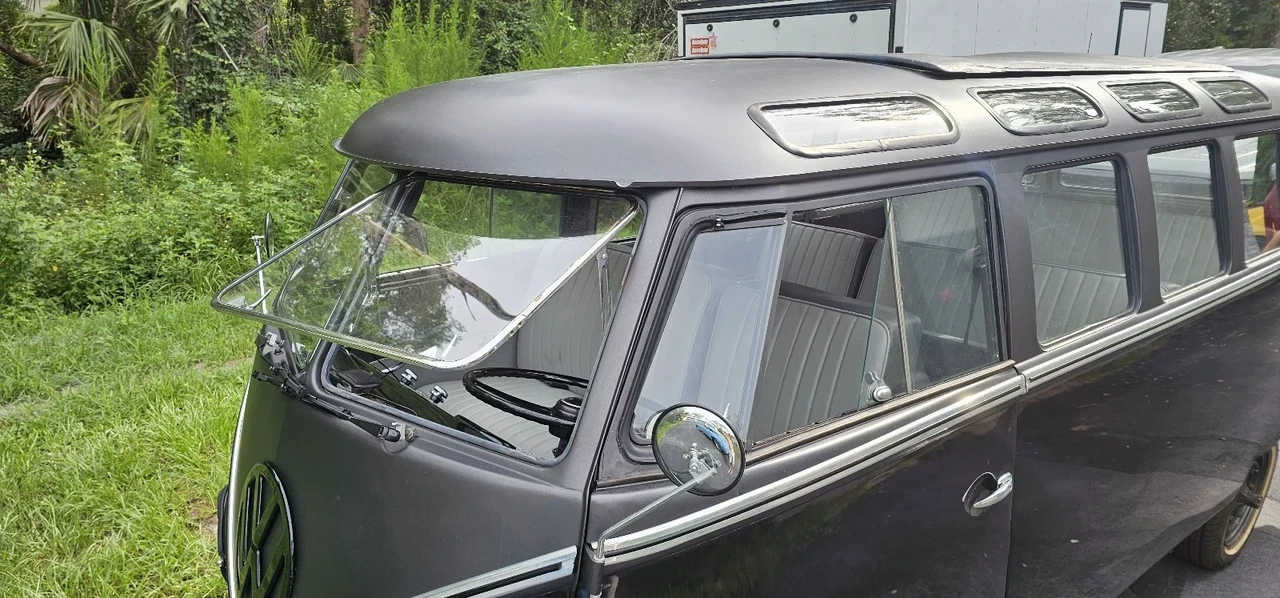 1972 Volkswagen Bay-Window Bus - Image 8 of 21