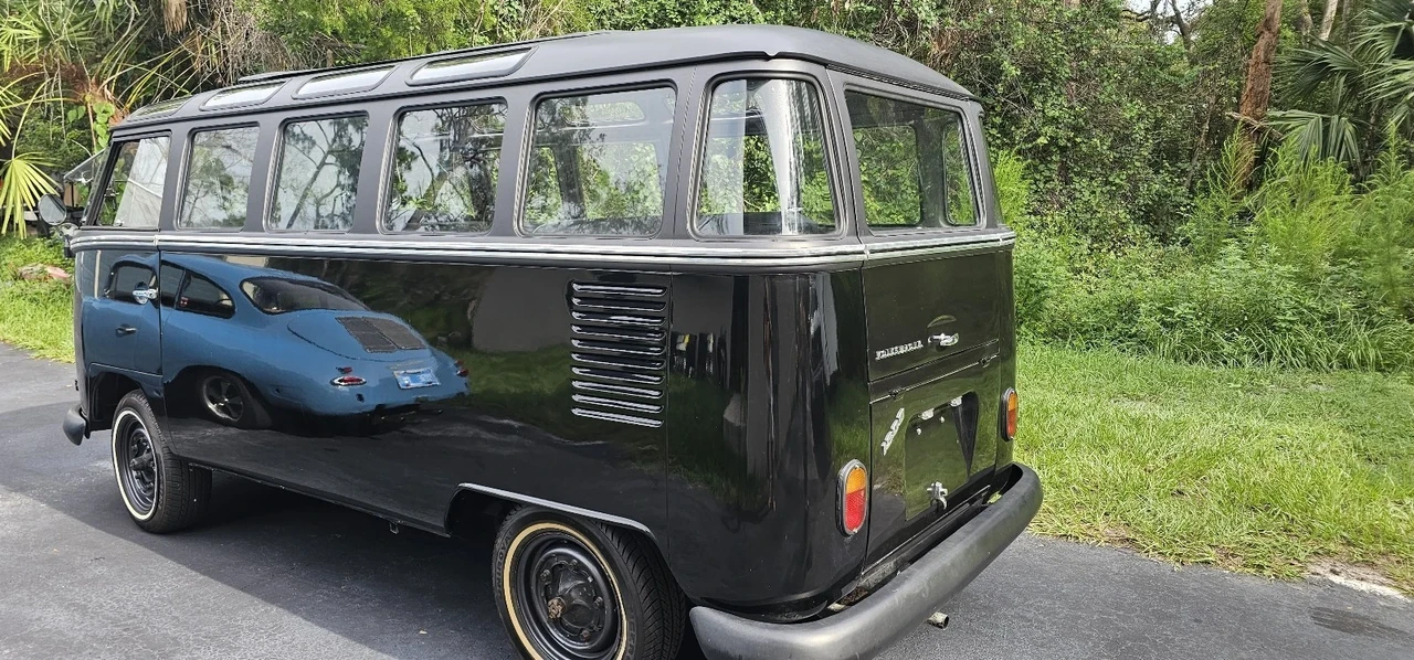 1972 Volkswagen Bay-Window Bus - Image 6 of 21