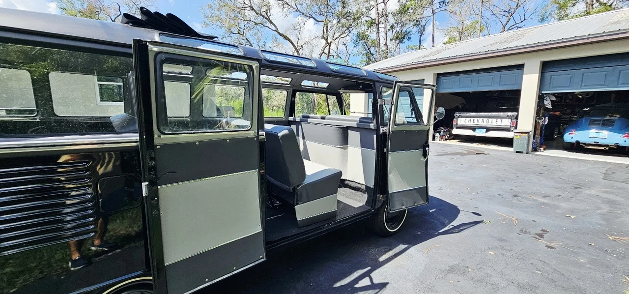 1972 Volkswagen Bay-Window Bus - Image 14 of 21