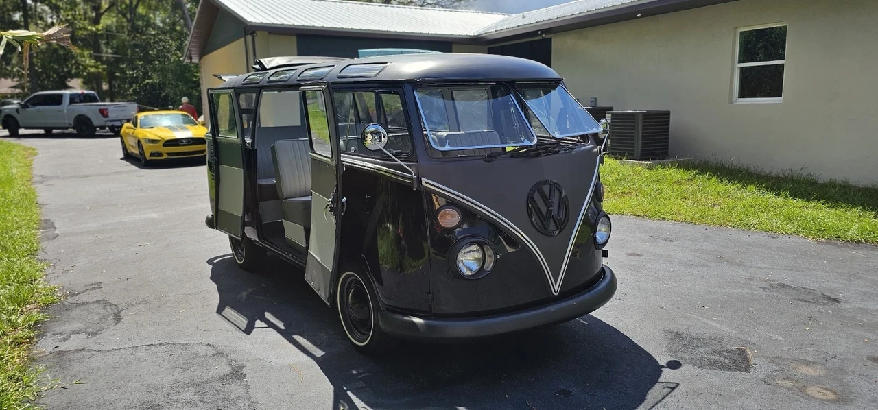 1972 Volkswagen Bay-Window Bus - Image 11 of 21